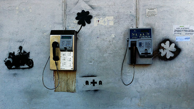 Public telephones in Cuba (Silvia Corbelle)